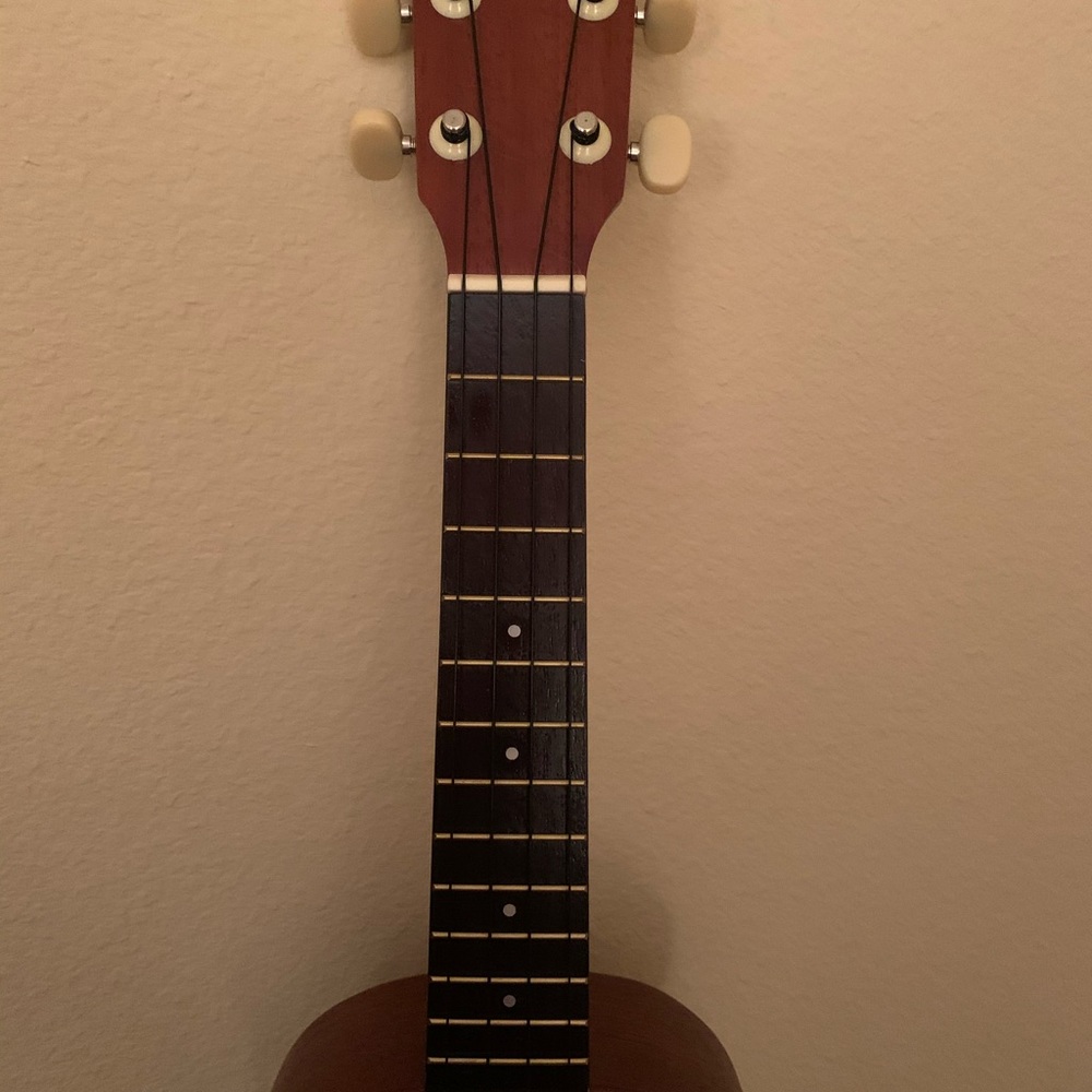 Ukelele- Makaha MK-Concert-Like New-Case-Great gift for a ukelele beginner - Picture 5 of 13